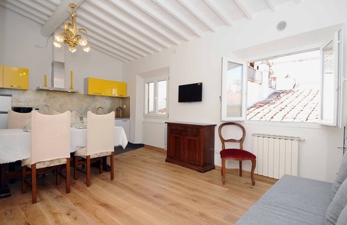 Duomo Apartment | LA CUPOLA apartment with a view of the cathedral, it feels like touching it!
