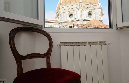Duomo Apartment | LA CUPOLA apartment with a view of the cathedral, it feels like touching it!