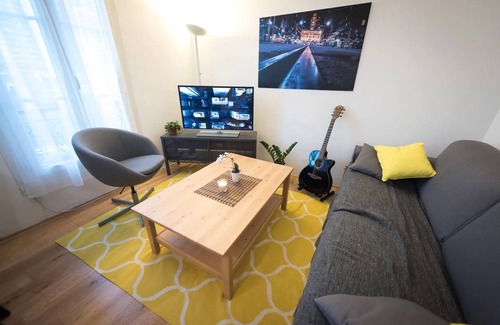 Puteaux Apartment | La Défense view, Contemporary, all comforts.