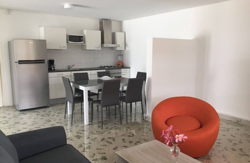 Malmok Apartment | La Dolce Vita Apartments,elegant two bedroom 2 minutes drive from Arashi Beach