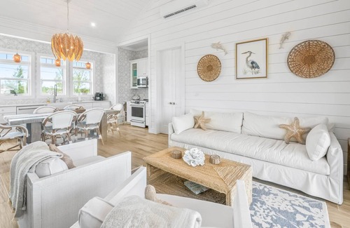 William's Town House | La Dolce Vita Cottage, - Cozy Cottage With Pool - directly on Tropic of Cancer Beach!
