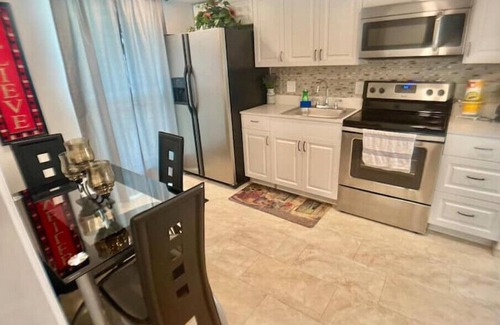 Clearwater Apartment | La Dolce Vita! Only 5 minutes from the beach π