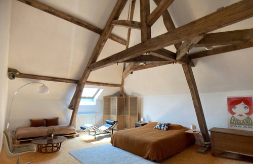 Lignieres-Orgeres Bed & Breakfast | La Doucelle, Maison D'hôtes et de Culture, Ancien Presbytère et Parc Paysager