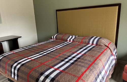 Quincy Hotel | La Familia Stay Inn