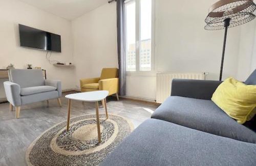 Faubourg-Raines Apartment | La Gare: 50m2, 4 Prs, 2 Ch - Proximité cité gastro