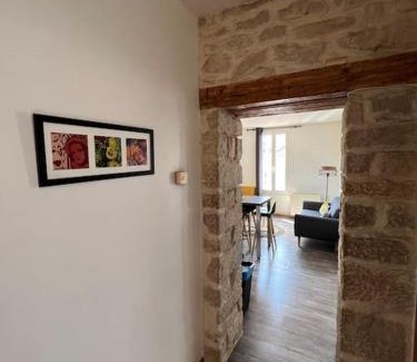 Faubourg-Raines Apartment | La Gare: 50m2, 4 Prs, 2 Ch - Proximité cité gastro