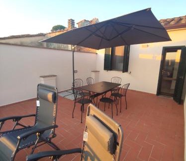 Peccioli Apartment | La grande terrazza, centro borgo