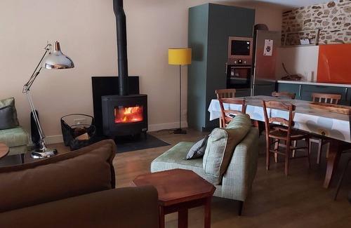 Condat-sur-Ganaveix House | La Grange de La Tuilerie, Gîte Tout Confort Avec Piscine, à 7 km d' Uzerche