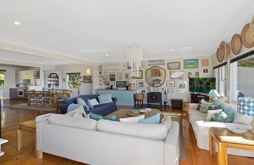 Avoca Beach House | La Gratitude - Short Walk to Beach, Great Views!