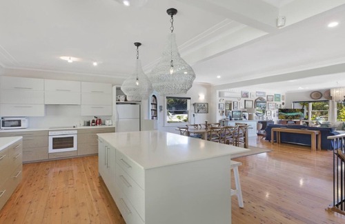 Avoca Beach House | La Gratitude - Short Walk to Beach, Great Views!