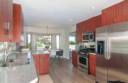 Beach Barber Tract Condo | La Jolla Beach and Village - Contemporary and Bright w/Partial Ocean View