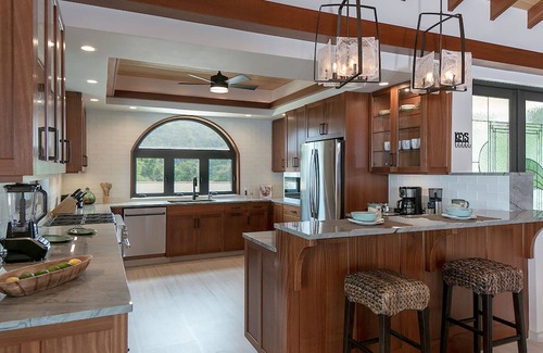 Estate Hammer Farm House | La Jolla Caribe: Newly rebuilt! Spectacular North Shore Views!