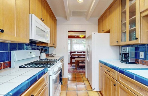 Country Club House | La Jolla Historic Gem | Hot Tub, Game Room, Garden Oasis w/Firepit & Courtyard Dining