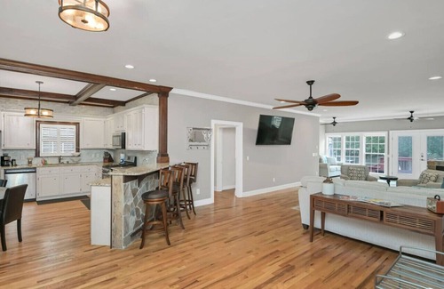 Leesville House | La La Lakehouse | Sleeps 6 on Lake Murray!