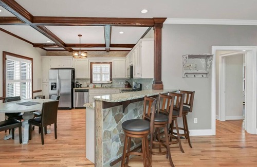 Leesville House | La La Lakehouse | Sleeps 6 on Lake Murray!