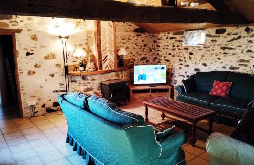 La Foret-sur-Sevre House | la longère du plessis Mornay, 30 min du Puy du fo, wifi, parking, jardin
