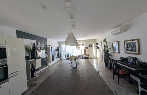 Grezan House | La Maison du Soleil & du Calme: Walking distance to the city center, private parking in Nîmes!