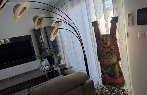 Grezan House | La Maison du Soleil & du Calme: Walking distance to the city center, private parking in Nîmes!