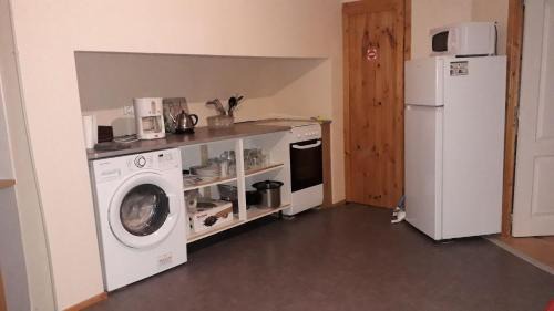 Jassat Bed & Breakfast | La Maison en Cézallier - Roses