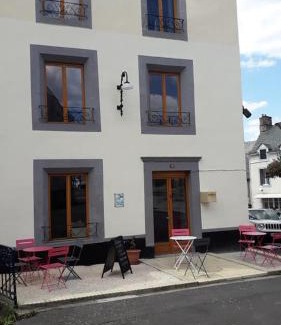 Jassat Bed & Breakfast | La Maison en Cézallier - Roses