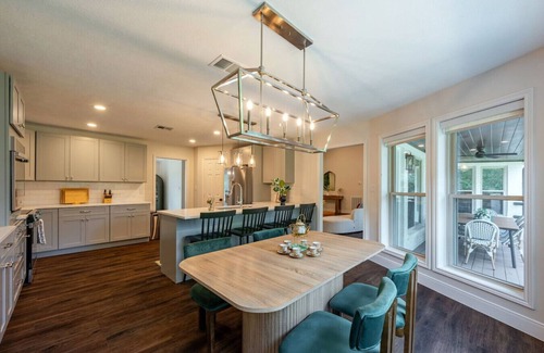 Conroe Apartment | La Maison Enchantée de Conroe 5` from Lake