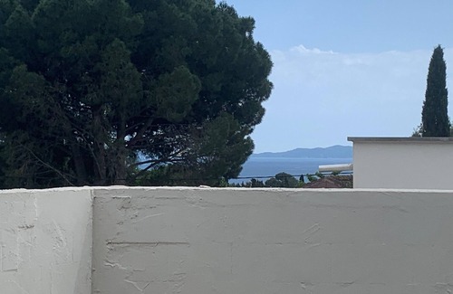 Cavaliere Villa | La Maison Rose - 3 stars Garden level large 4 room villa - 500m from the beach.