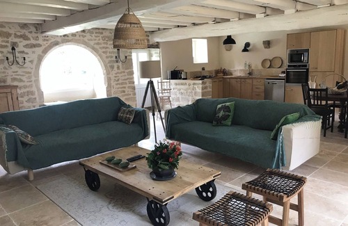 Quincerot House | La Maison Templière (Classée 4*)with swimming pool and jacuzzi
