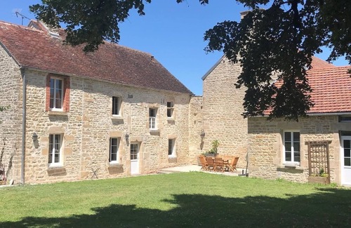 Quincerot House | La Maison Templière (Classée 4*)with swimming pool and jacuzzi
