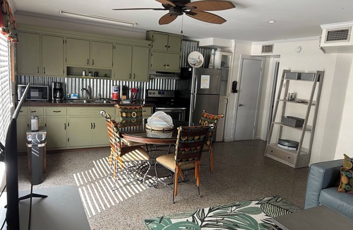 Kiska Beach Cottage | La Margarita - Sunnyside Breeze Cottage/Walking Distance to Laguna Beach