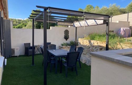 Aujargues House | La movida