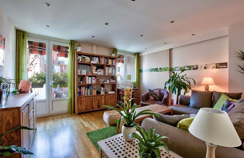 Les Poulettes Apartment | “La Naturelle”: relaxing and exotic! Air conditioning and free/secure parking!