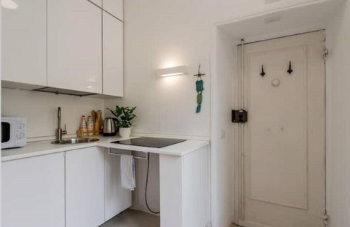 Rione XIV Borgo Apartment | La Nuova Piccola Pietra del Vaticano