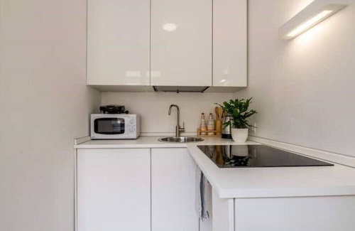 Rione XIV Borgo Apartment | La Nuova Piccola Pietra del Vaticano