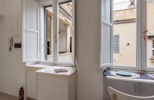 Rione XIV Borgo Apartment | La Nuova Piccola Pietra del Vaticano