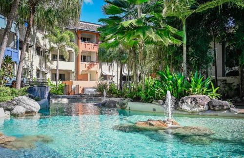 Westcourt Apartment | La Palma Cairns- Resort 9 Pools & Gym