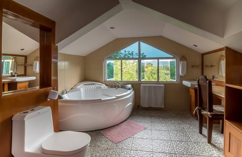 Patnongon Hotel | La Parola Orchids Beach Resort