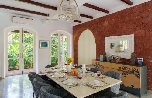 Vagator Villa | La Pasado, Huge 4 BHK villa with Large Private Pool & Garden, in Assagao, Complimentary Breakfast, full time caretaker, Bathtub, ideal for large groups