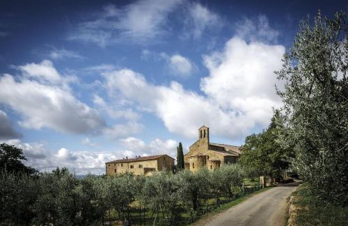 Trequanda Villa | La Pieve 1 by Salogi Villas