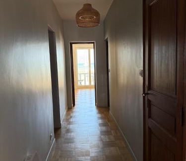 La Celle-sous-Gouzon Apartment | La Plénitude face à la mer
