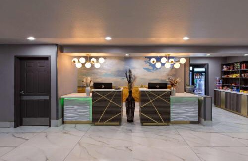 Olathe Hotel | La Quinta by Wyndham Olathe