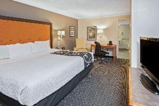 Live Oak Hotel | La Quinta Inn by Wyndham San Antonio I-35 N at Toepperwein