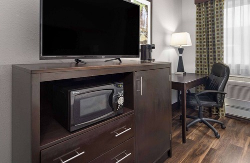 Williamsville Hotel | La Quinta Inn by Wyndham Buffalo Airport
