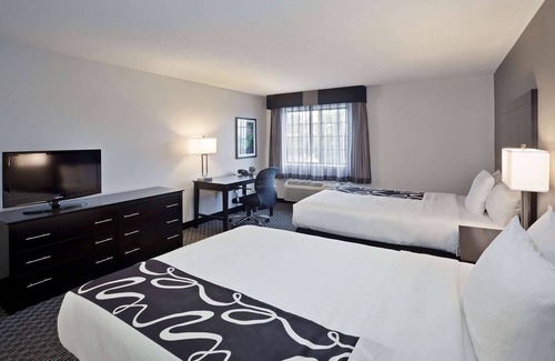 Downtown Hotel | La Quinta Inn by Wyndham Fresno Yosemite