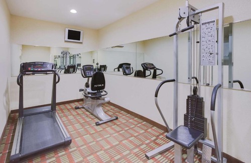 Queens Hotel | La Quinta Inn by Wyndham Queens (New York City)