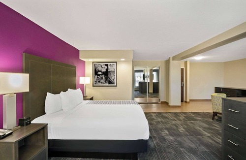 Columbus Hotel | La Quinta Inn & Suites by Wyndham Columbus MS