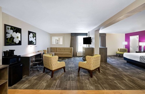 Columbus Hotel | La Quinta Inn & Suites by Wyndham Columbus MS