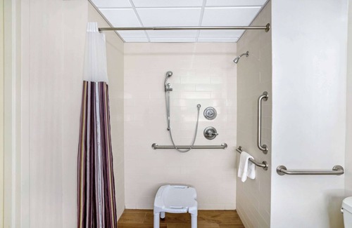 Columbus Hotel | La Quinta Inn & Suites by Wyndham Columbus MS
