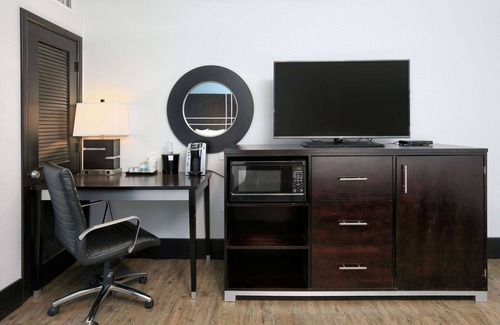 Lubbock Hotel | La Quinta Inn & Suites by Wyndham Lubbock Southwest