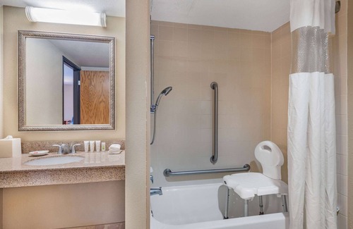 Minnetonka Hotel | La Quinta Inn & Suites by Wyndham Minneapolis-Minnetonka