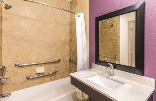 Mission Hotel | La Quinta Inn & Suites by Wyndham Mission at West McAllen